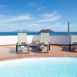 beacfront-luxury-villa-remos-with-private-heated-pool.in-canary-islands.com/